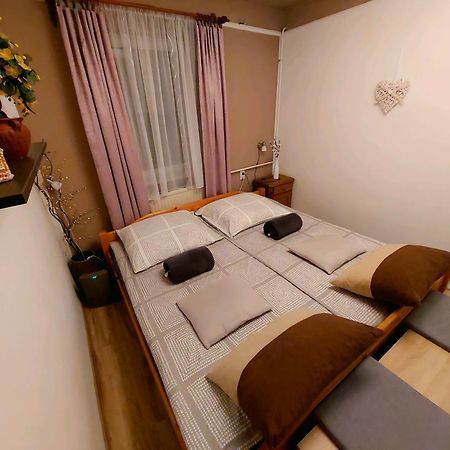 Апартаменти Kata Vendeghaz Шаторолйоуйгей Екстер'єр фото